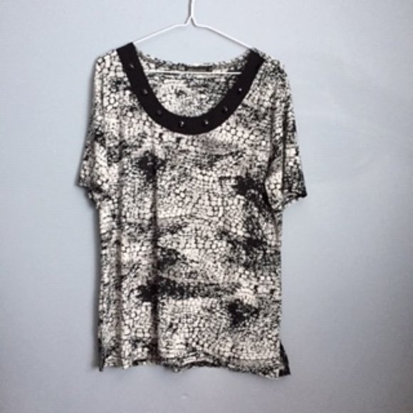 MACCINE SHORT SLEEVE LADY BLOUSE.  SIZE M.  BLACK AND WHITE - Picture 1 of 3